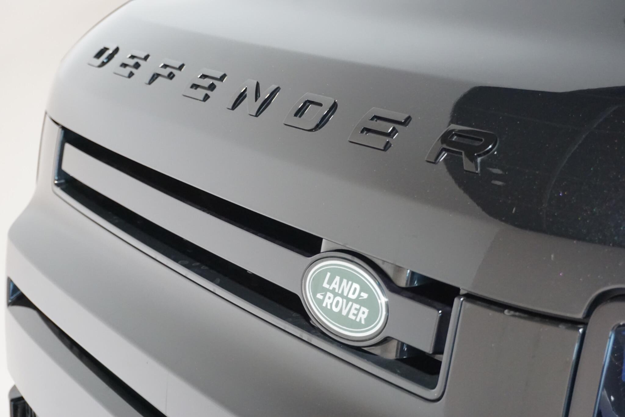 Land Rover Defender 90 3.0 D250 MHEV Hard Top SUV 3dr Diesel Auto 4WD SWB Euro 6 (s/s) (250 ps)